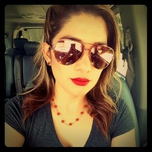 Meet your Posher, Idalia